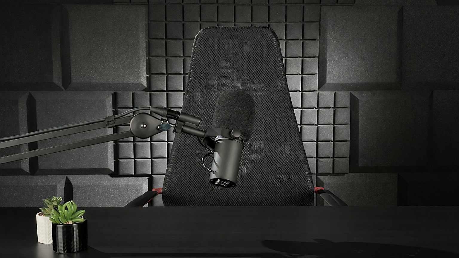 podcast 1-osobowy, minimalistyczny, ciemny kadr